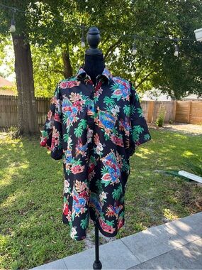 Men's Hawaiian Christmas Short-Sleeve Shirt. Size L